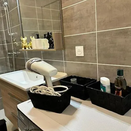 Pugets - Superbe T2 Dans Avec Piscine Appartement *
